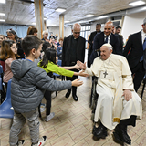 Pope turns catechism class at parish in Rome into ‘school of prayer’